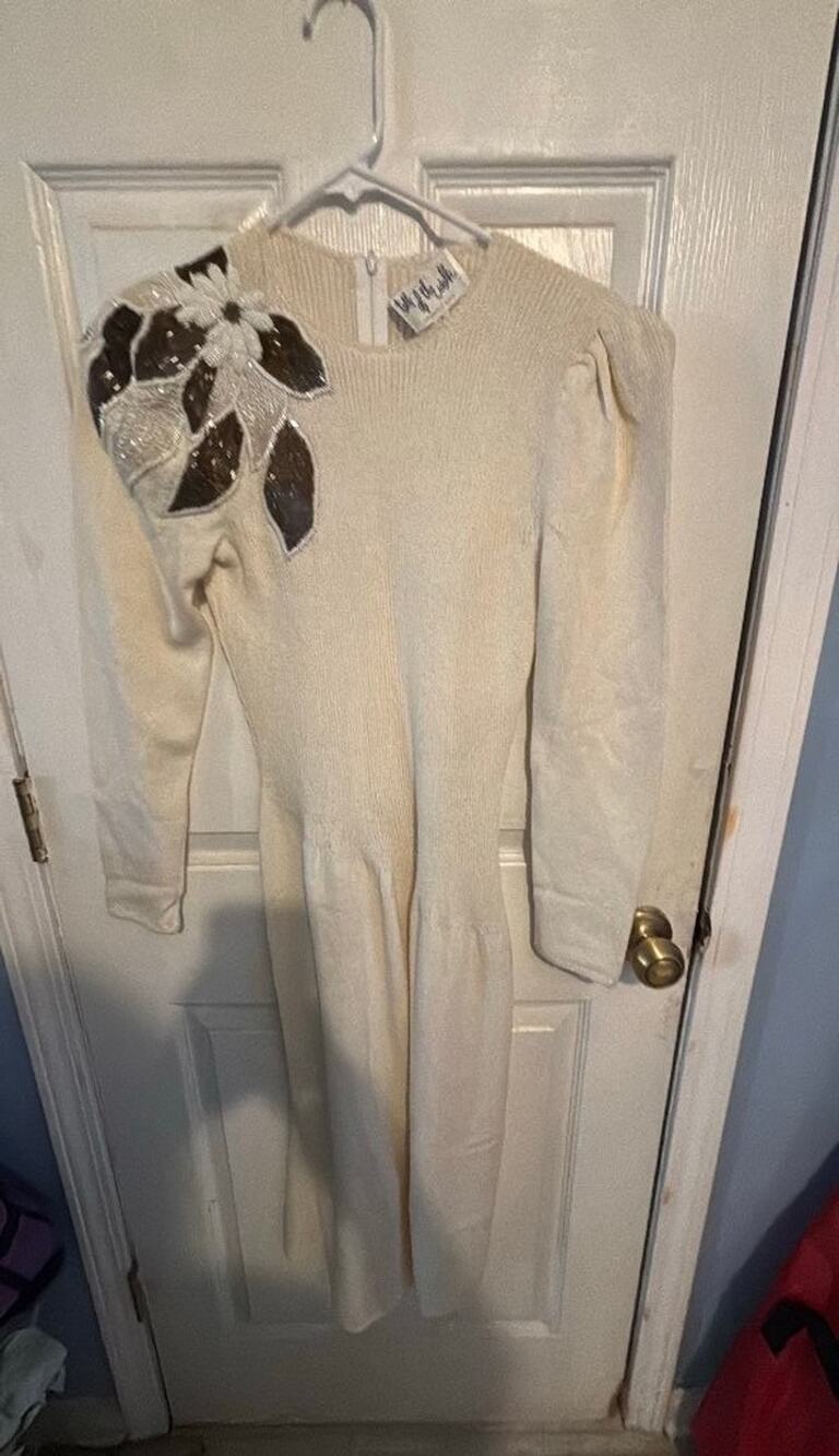 Talk of the Walk Cream Knit Dress with Beaded Floral Design Sz 10